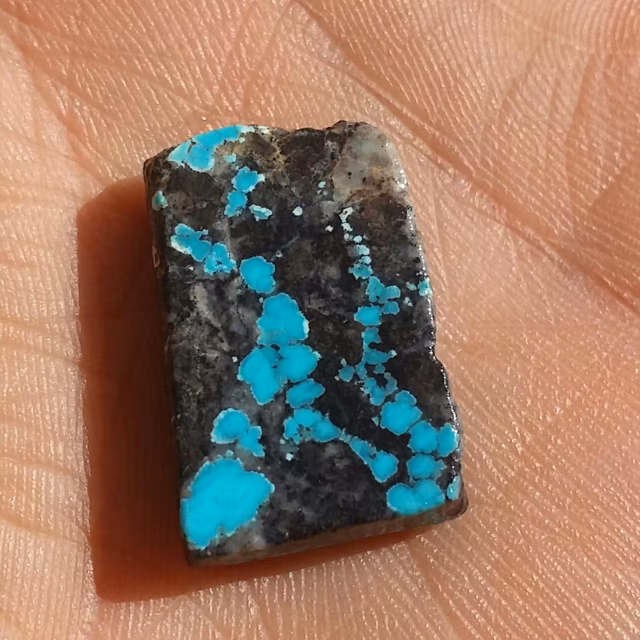 اسلایس سنگ راف نیمه آماده فیروزه آبی عنکبوتی اصل نیشابور صد در صد طبیعی شاهکارر خلقت
مناسب جهت دکوراسیون و ساخت نگین
