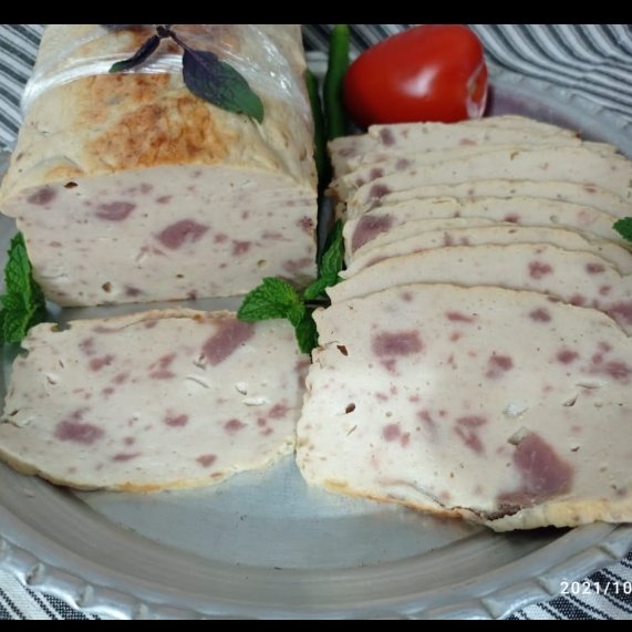 ژامبون مرغ با تکه های نمایشی گوشت یک کیلویی
