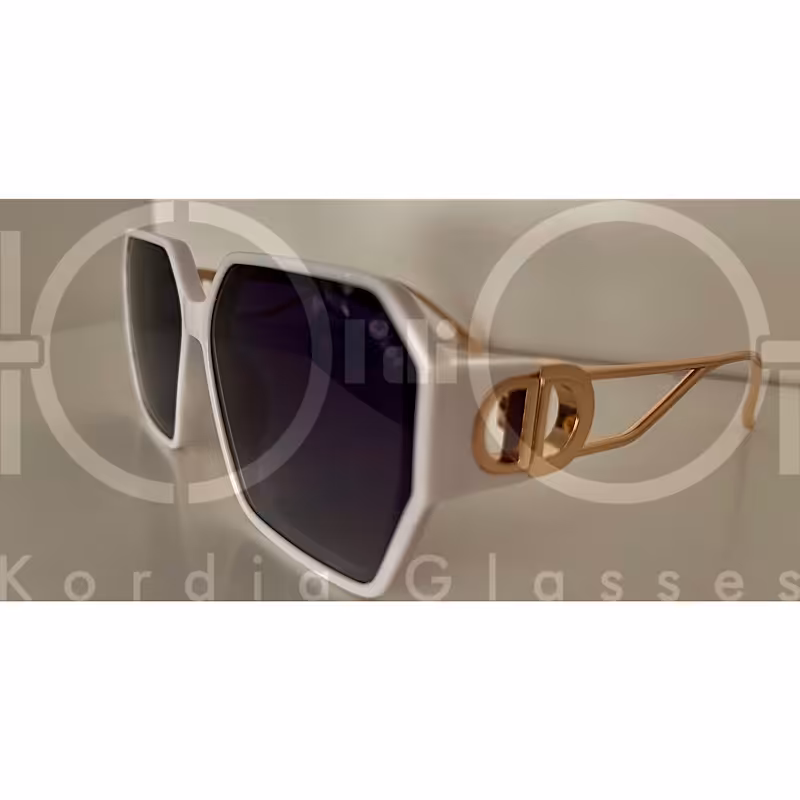 عینک آفتابی برند دیور حک شده روی دسته عینک