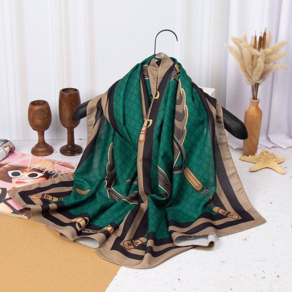 شال سوپرنخ طرح کمربندی رنگ زمینه سبز حاشیه نسکافه ای با ارسال رایگان