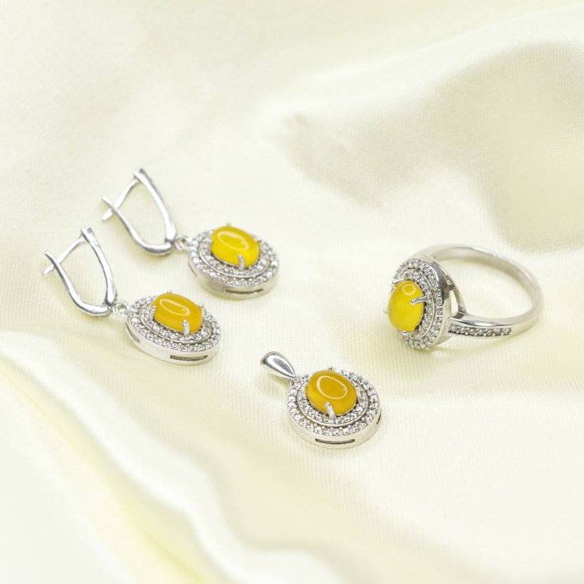  
نیم ست نقره عقیق زرد با حکاکی دعای شرف الشمس 
کد : NS55

