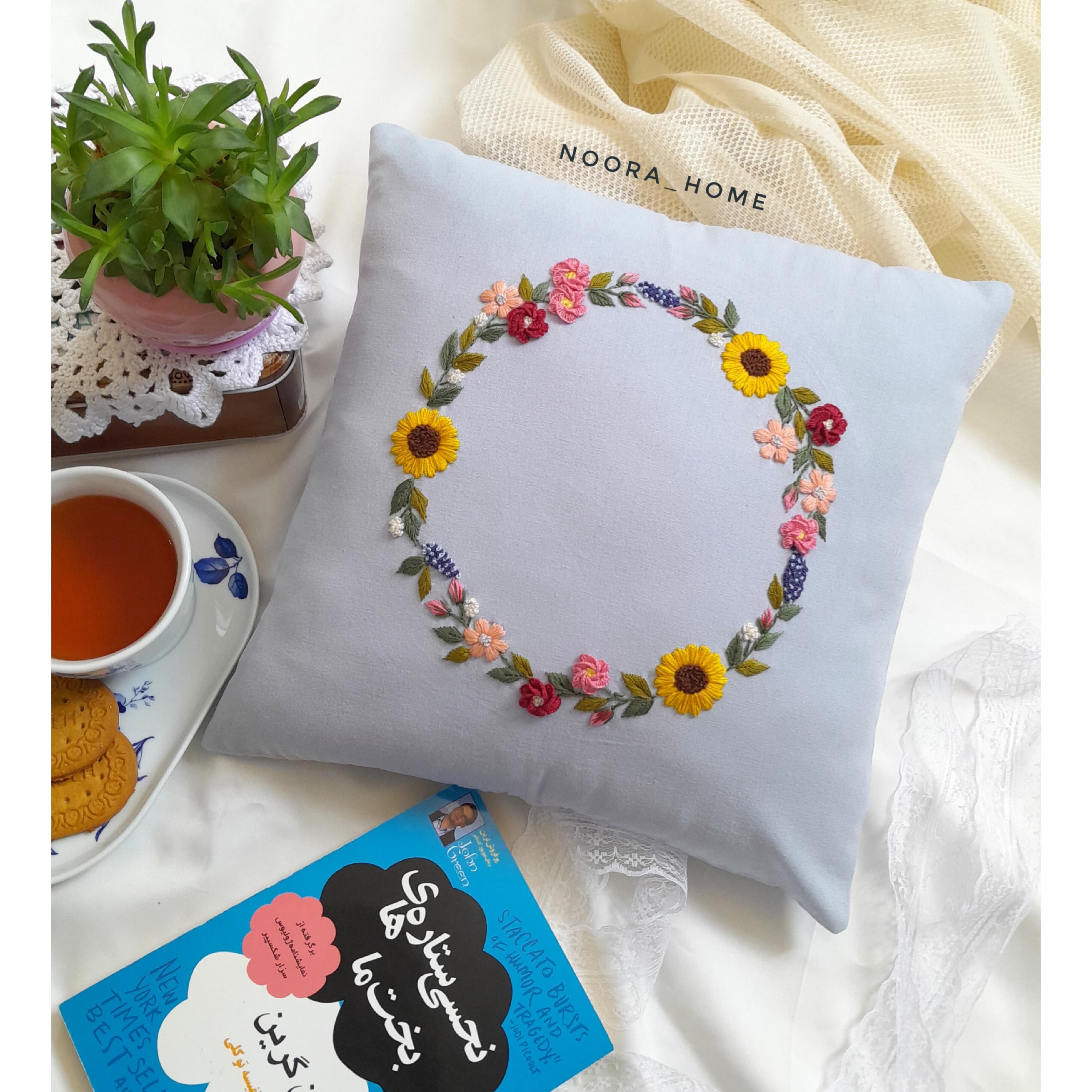 کوسن  گلدوزی طرح دایره