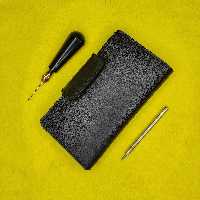 کیف پول مردانه چرم دستدوز ایساتیس با  چرم گاوی با جای موبایل