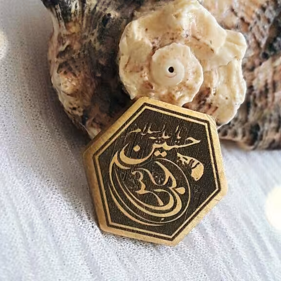 نگین حدید خطی اب طلا کاری شده بسیار شیک و زیبا