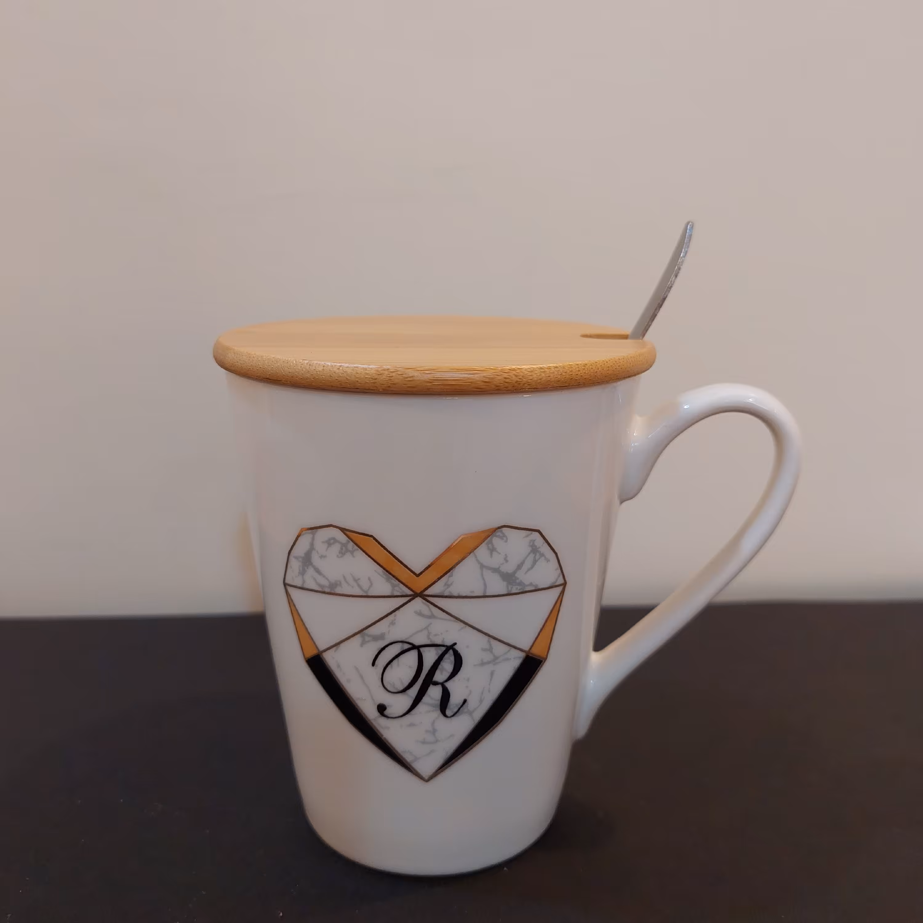 ماگ سرامیکی دارای قاشق استیل و درب بامبو