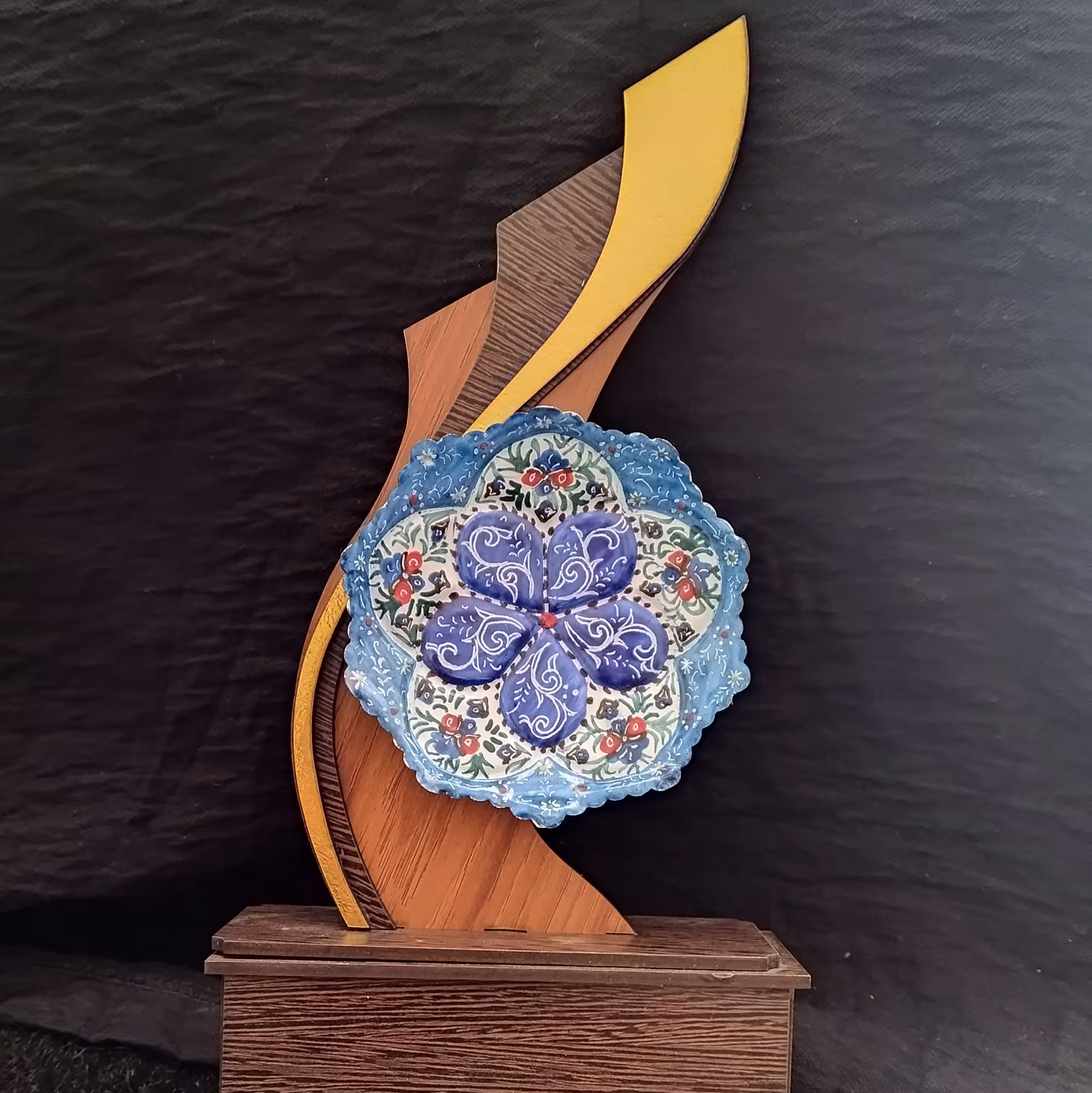 تندیس مینا کاری با بشقاب سایز 8(فروش 10عدد به بالا)