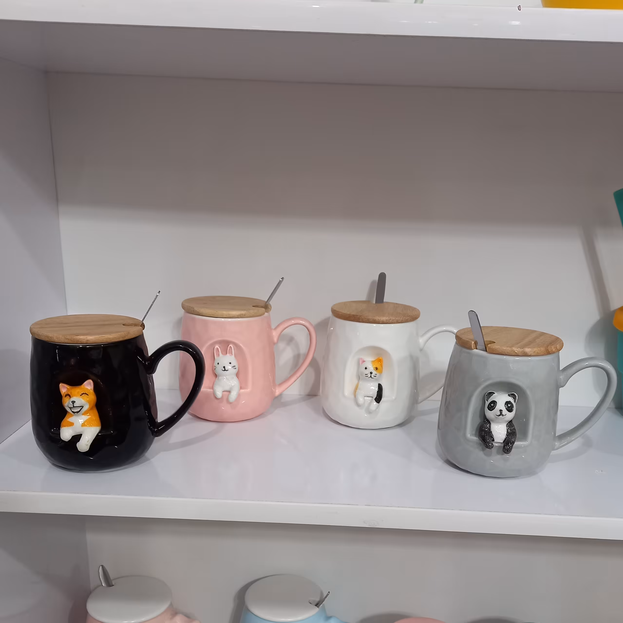 ماگ حیوانی درب چوبی دسته دار فقط سفید و مشکی موجوده