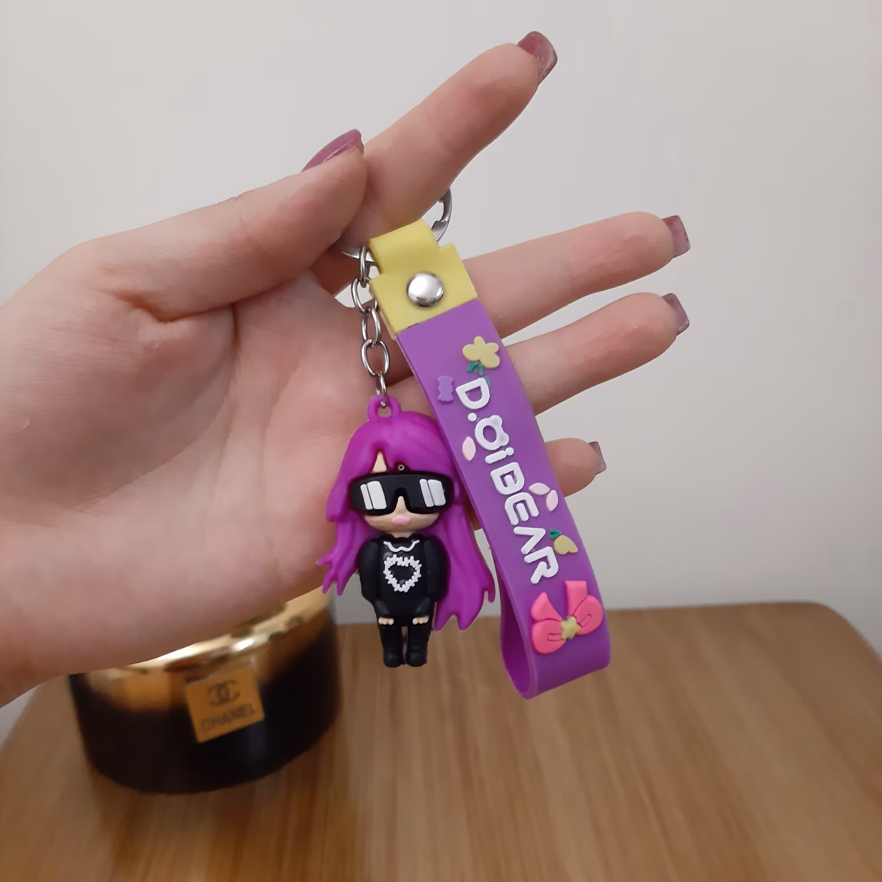 جاسوییچی سیلیکونی دختر بنفش 