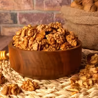 مغز گردو معمولی  تویسرکان-روز شکن محصول 1403(900گرم)