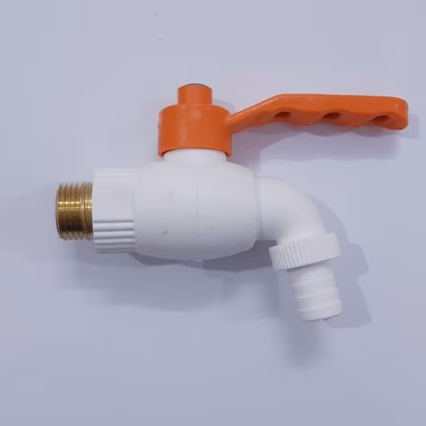 شیر آب حیاطی ترک بدنه پلیمری و رزوه برنجی دسته تقویت شده