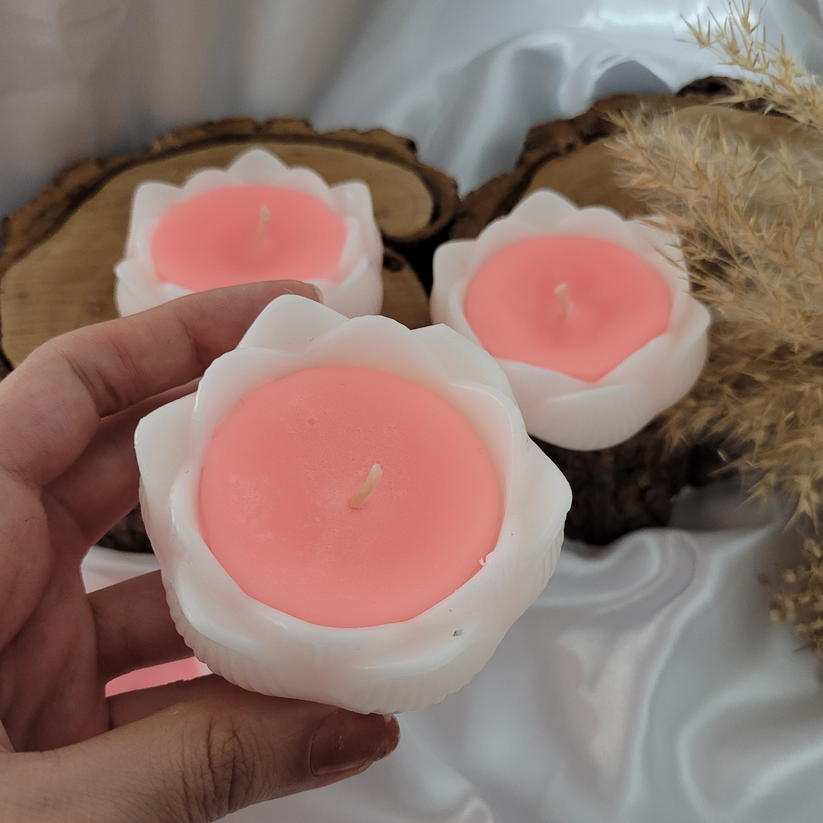 شمع گل عطری زیبا و خاص با رنگبندی و تعداد جهت همکاری