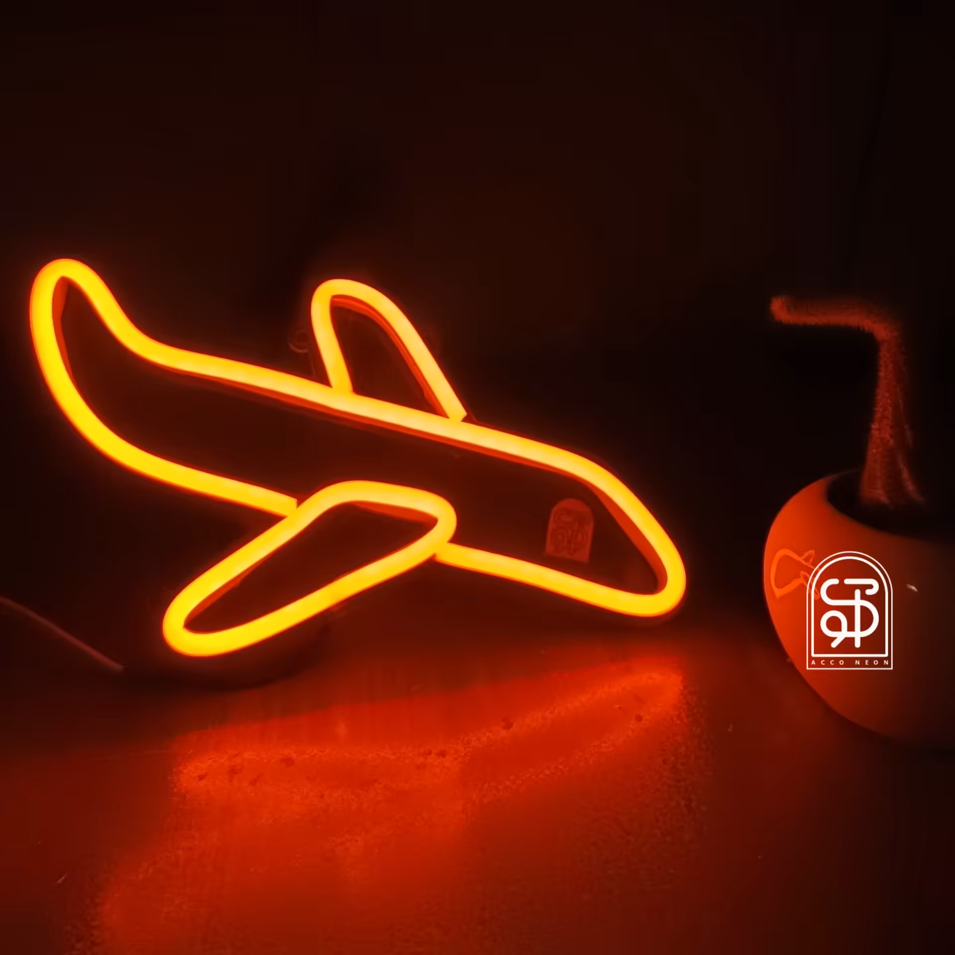 تابلو نئون طرح هواپیما طلایی