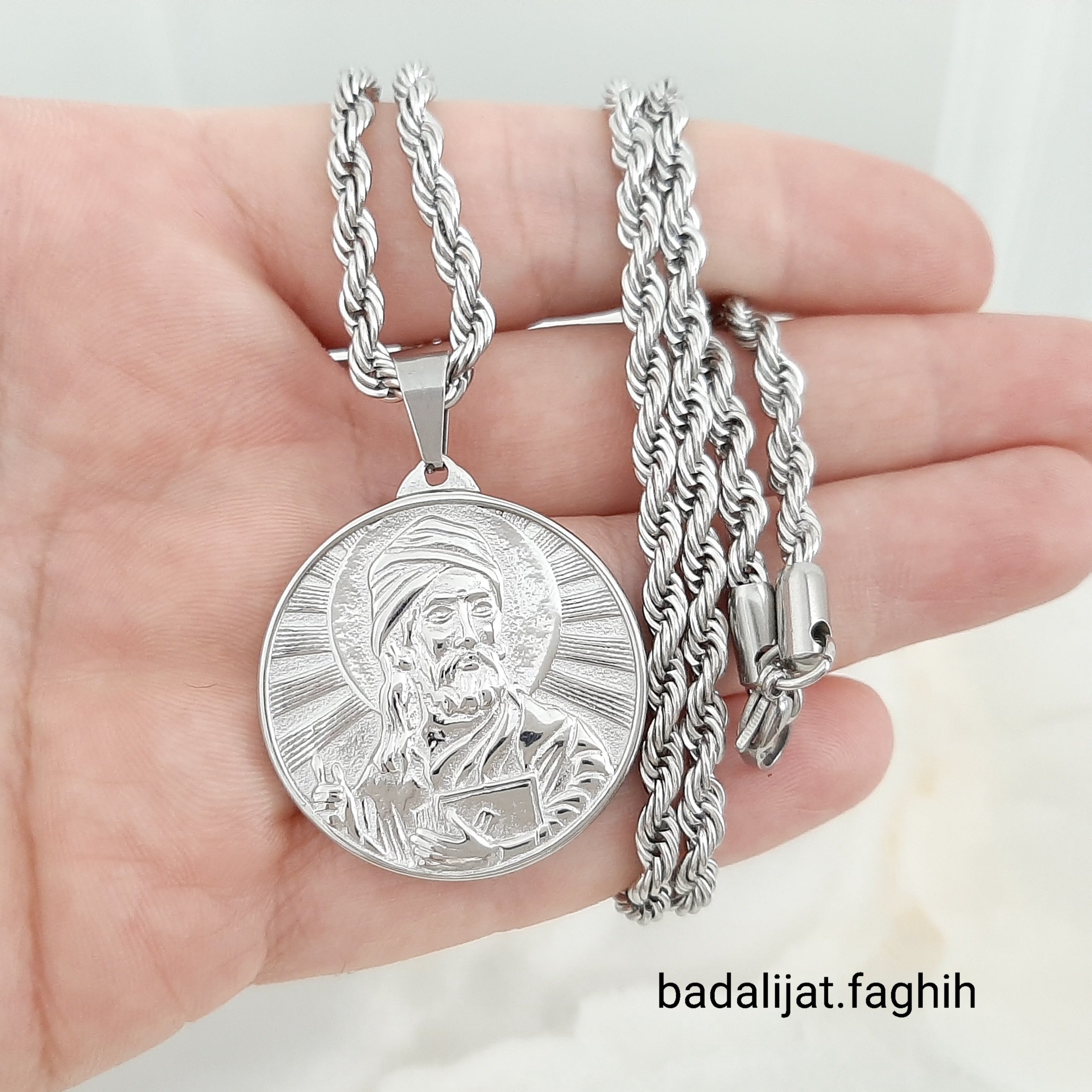 زنجیر و شمایل استیل بسیار با کیفیت و کاملا رنگ ثابت با آبکاری طلا سفید