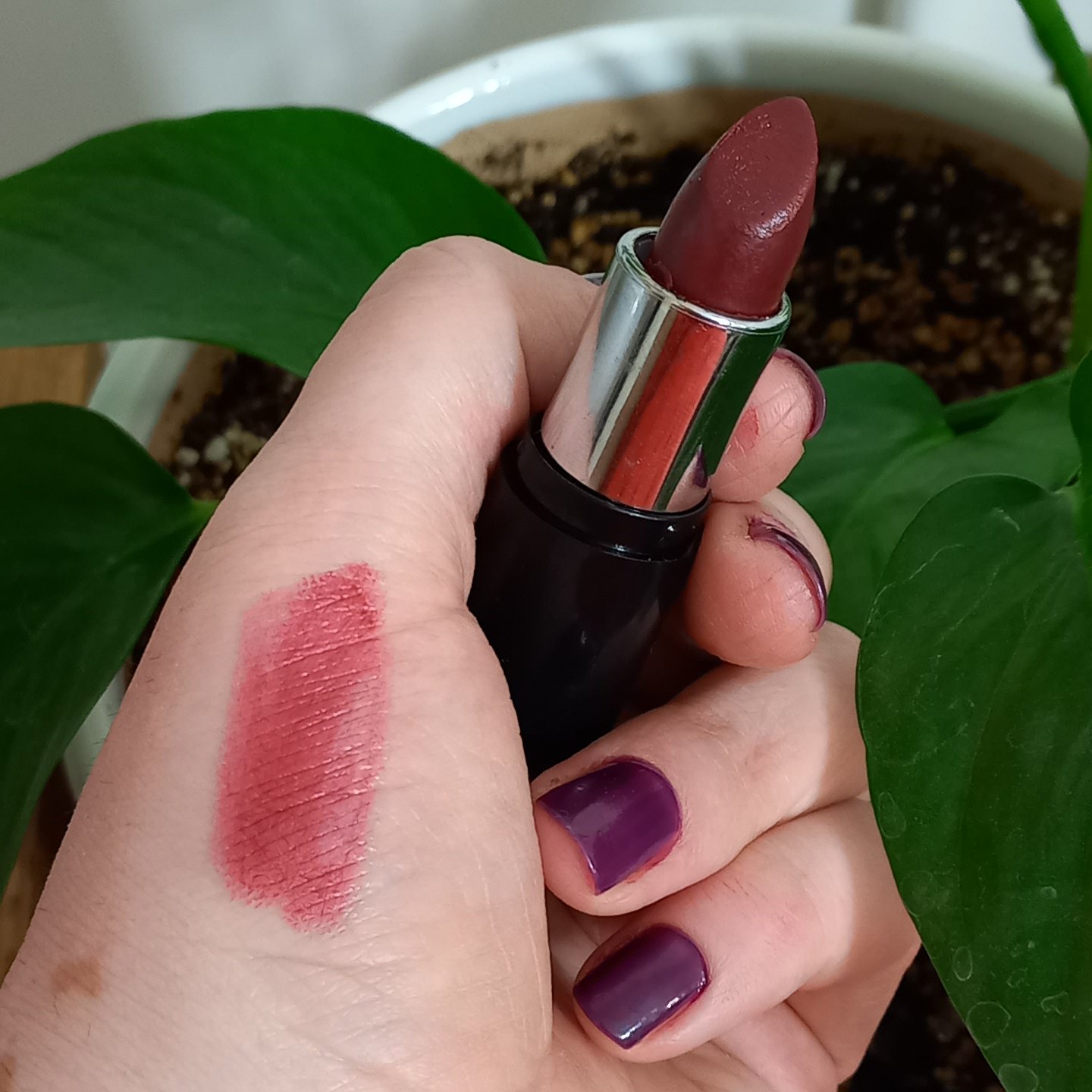 رژلب طبیعی کالباسی تیره با کد 02