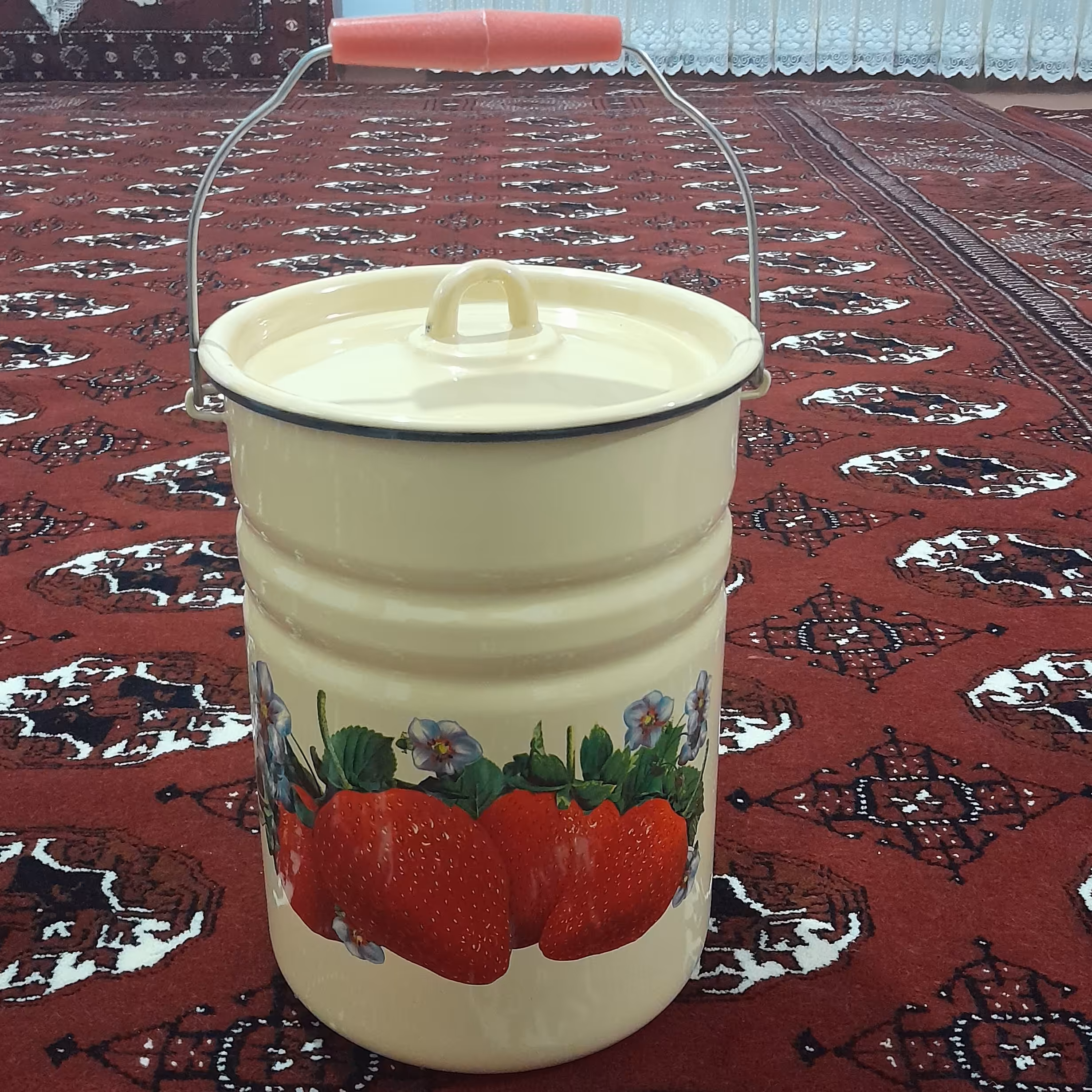 دبه روغن 5کیلویی روسی طرح توت فرنگی