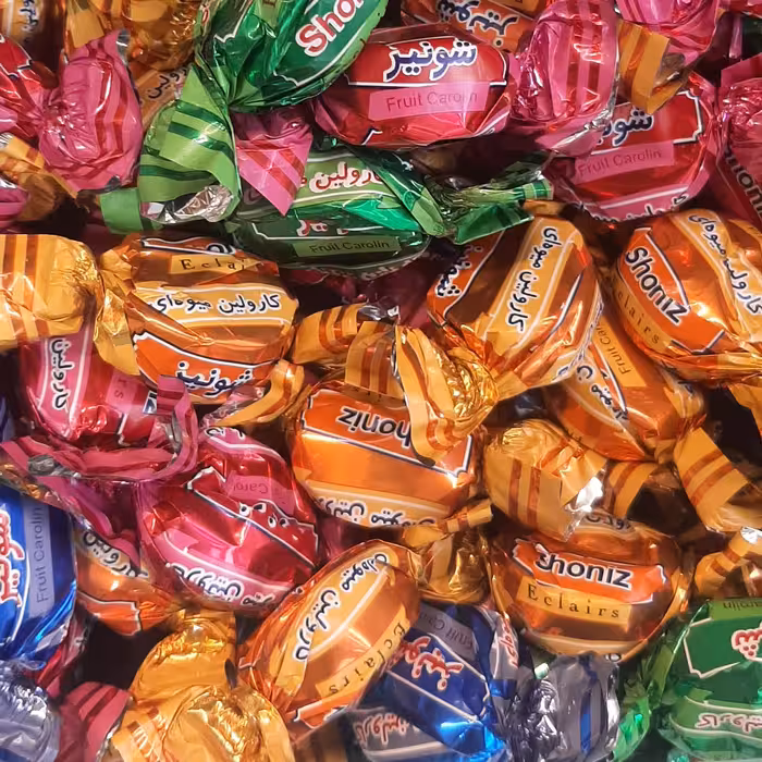 شکلات کارولین میوه ای شونیز آجیل و خشکبار بادامک 