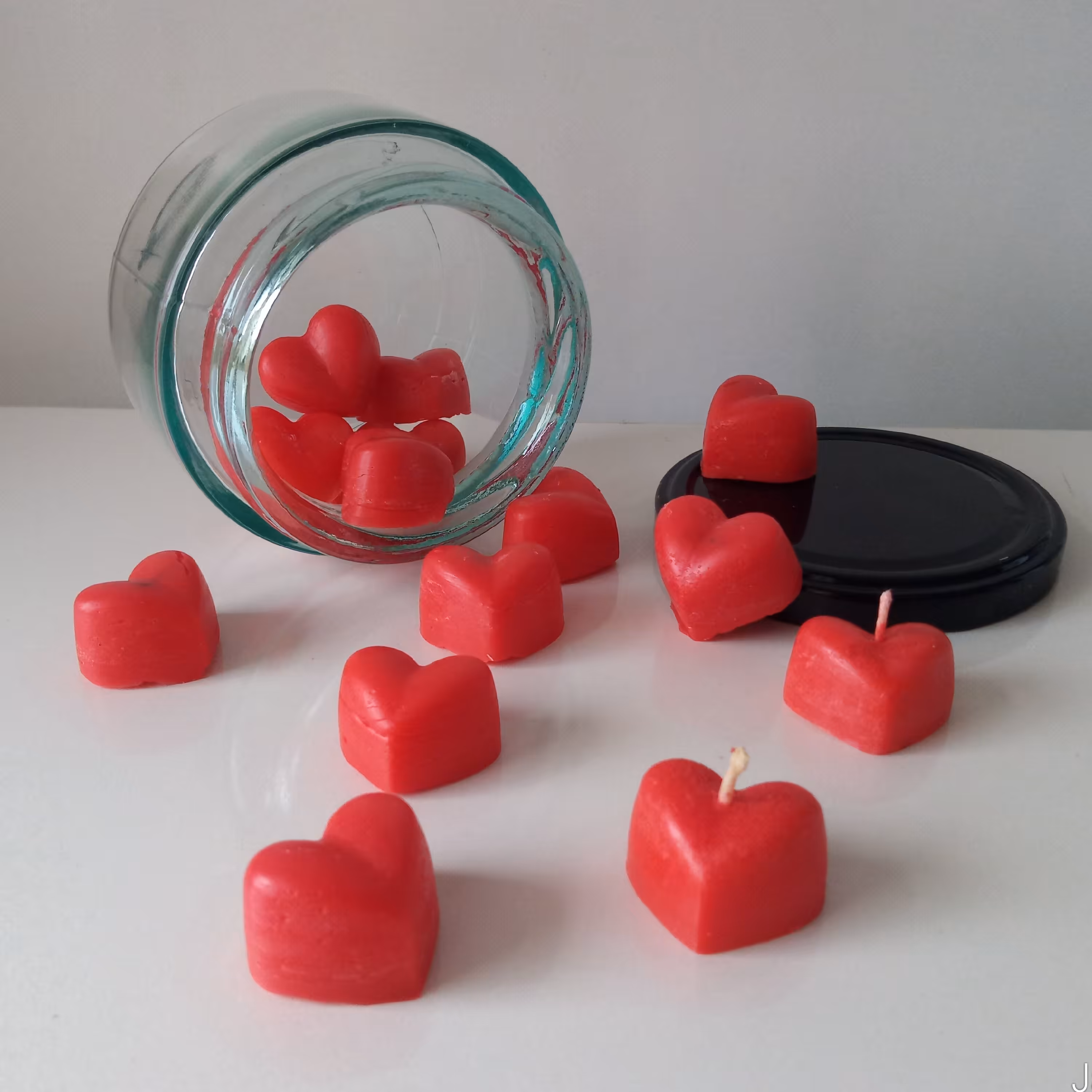 شمع جار قلبی شناور در آب