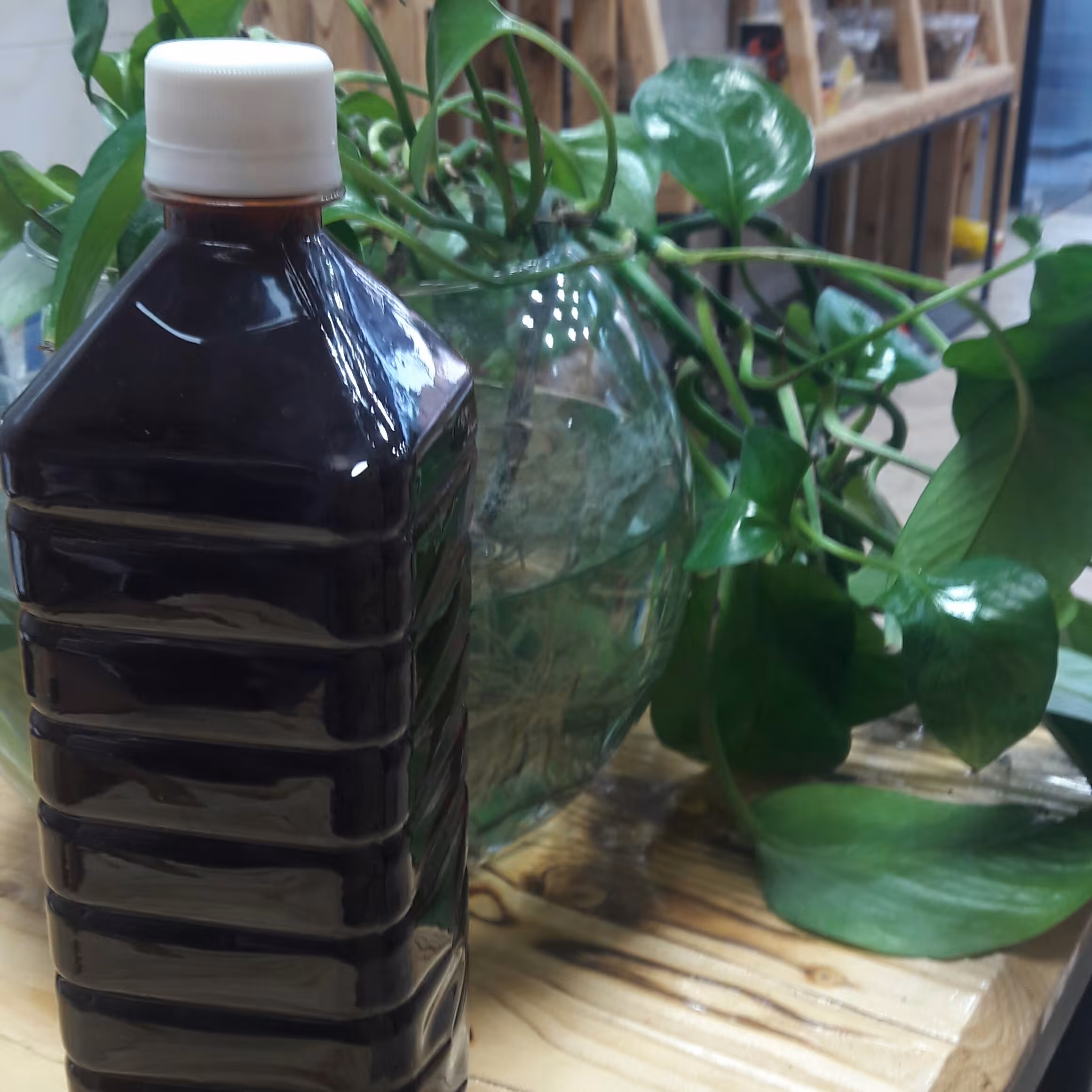 ابغوره جوشیده خانگی کم نمک یک لیتری ترش و خوش طعم