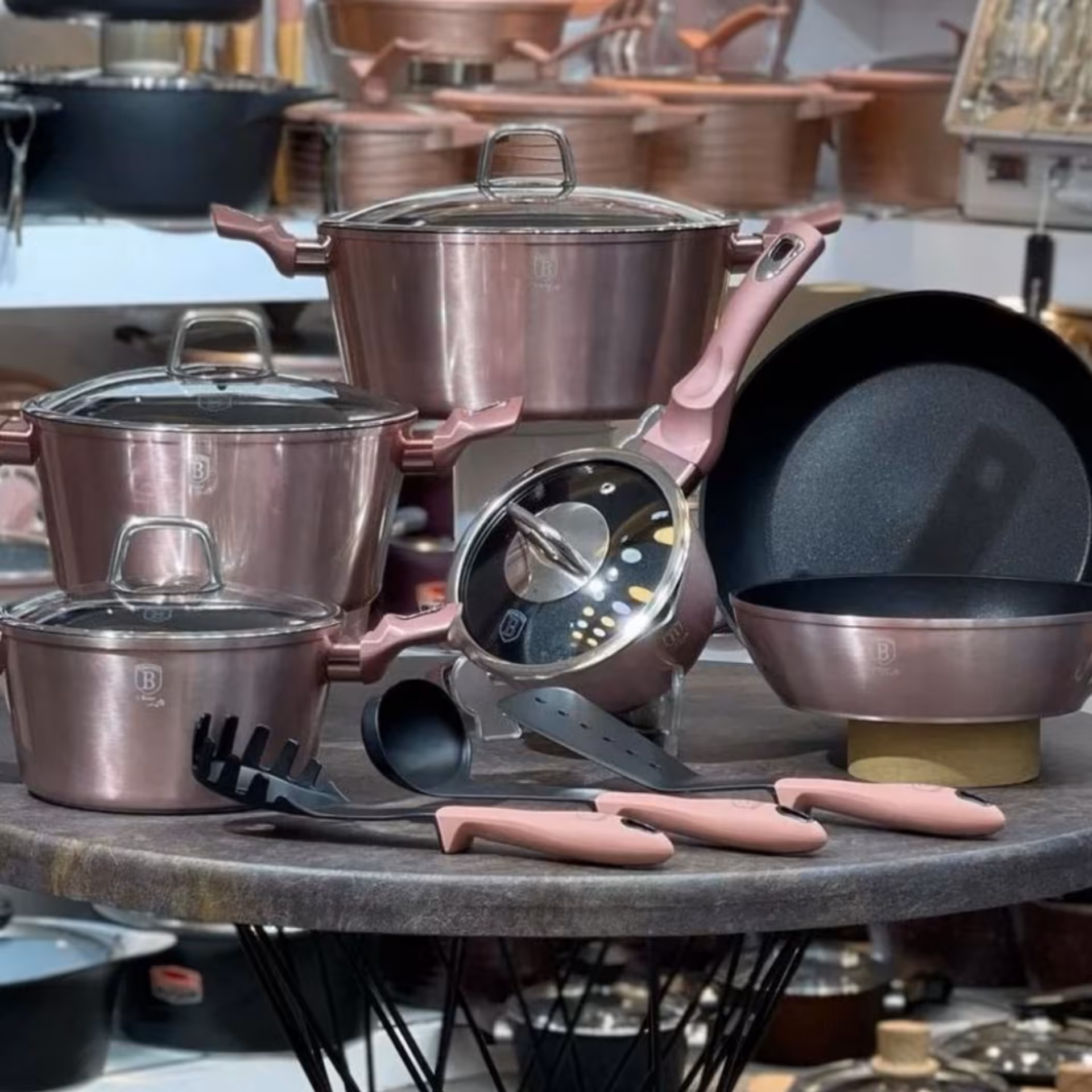 سرویس قابلمه برلینگر هاوس مجارستان رنگ آی رز صورتی متالیک برلینگر هوس مجارستانی گرانیتی چدن berlinger haus گرانیت