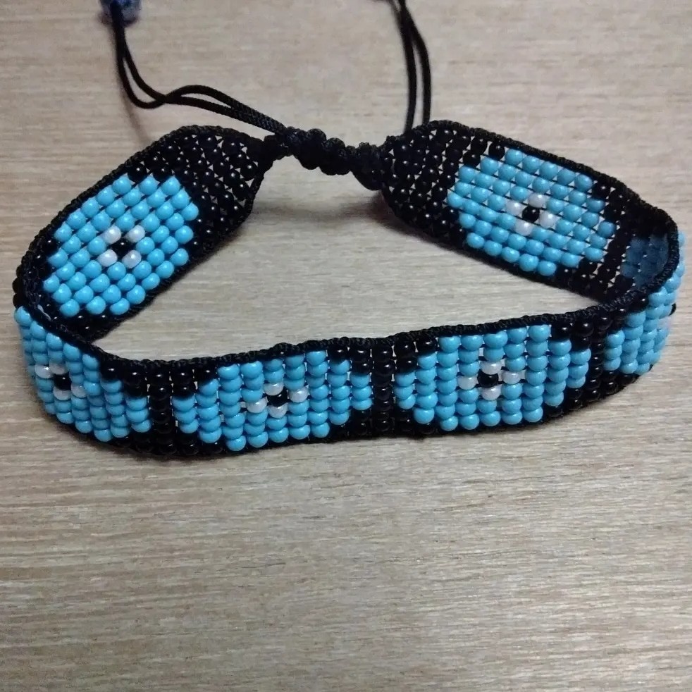 دستبند با منجوق گرد چشم نظر به رنگ آبی و مشکی