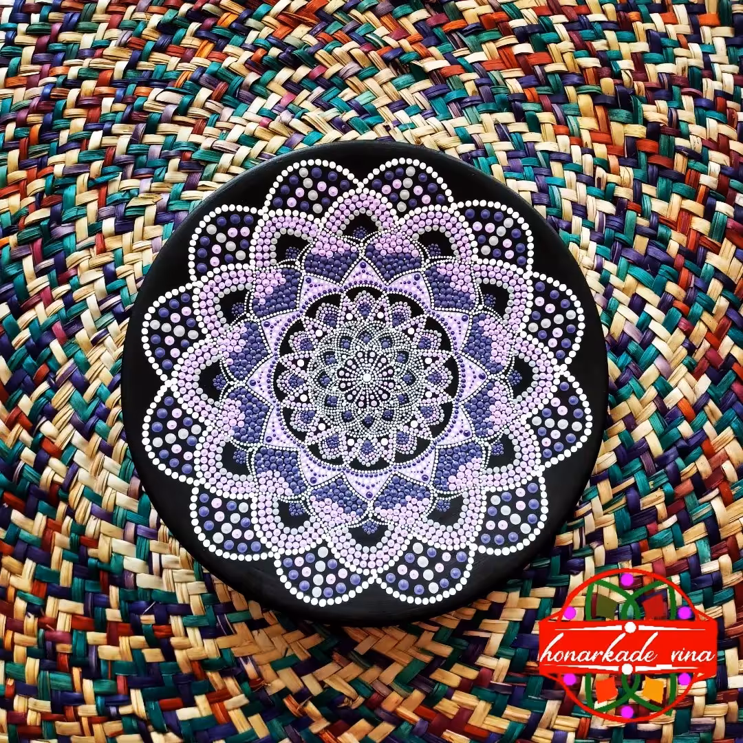 دیوارکوب سفالی نقطه کوبی شده سایز 30 سانتی متر