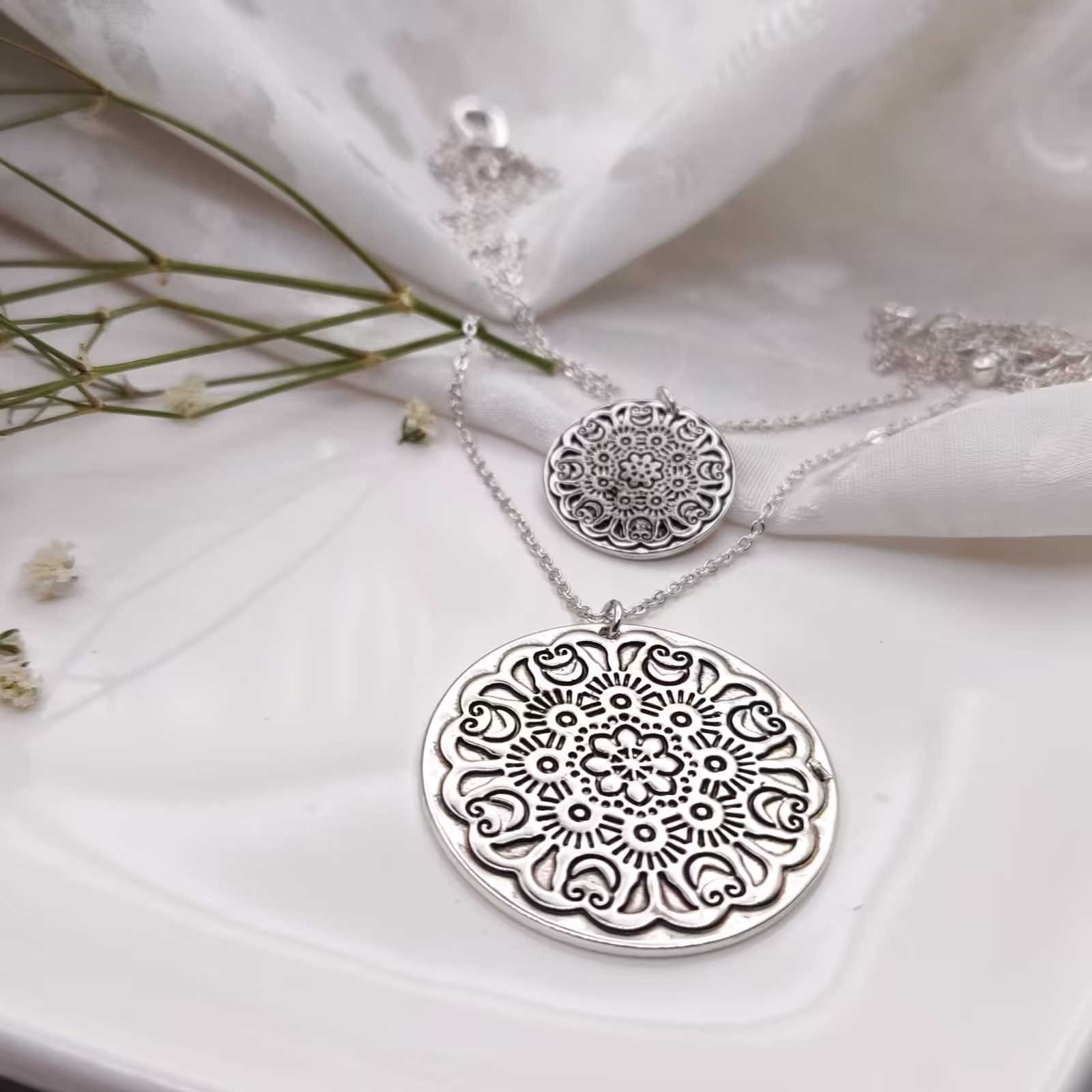 گر دنبند زنانه مدل سیاه قلم دو لاین  نقره ای 