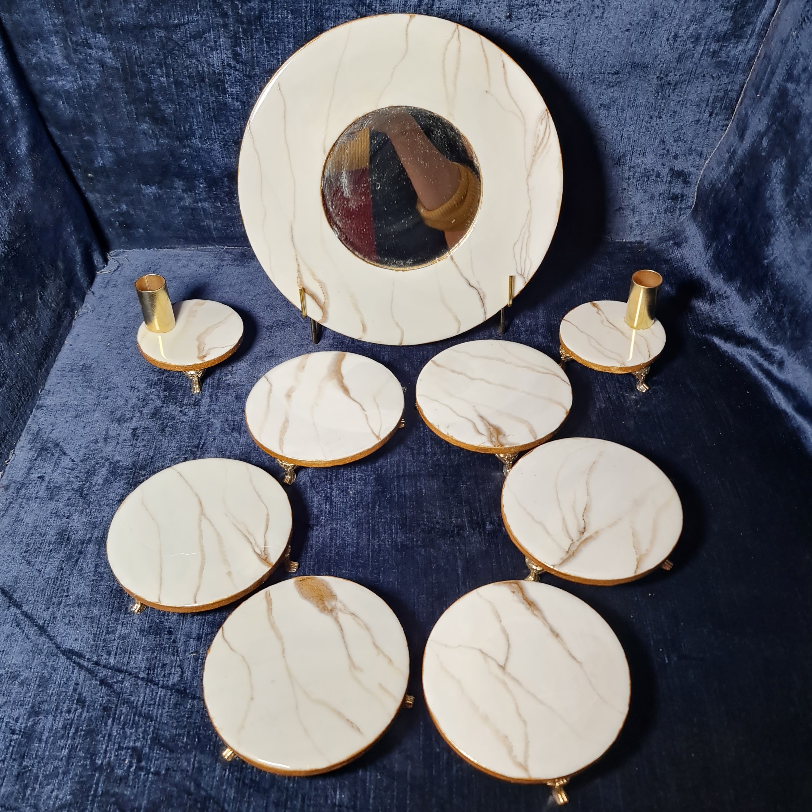 سفره هفتسین رزینی طرح سنگ سفید طلایی ساده شیک و لاکچری