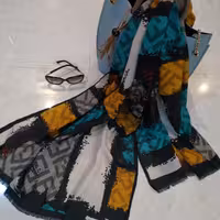 شال اسپرت FENDI زمینه مشکی و چند رنگ