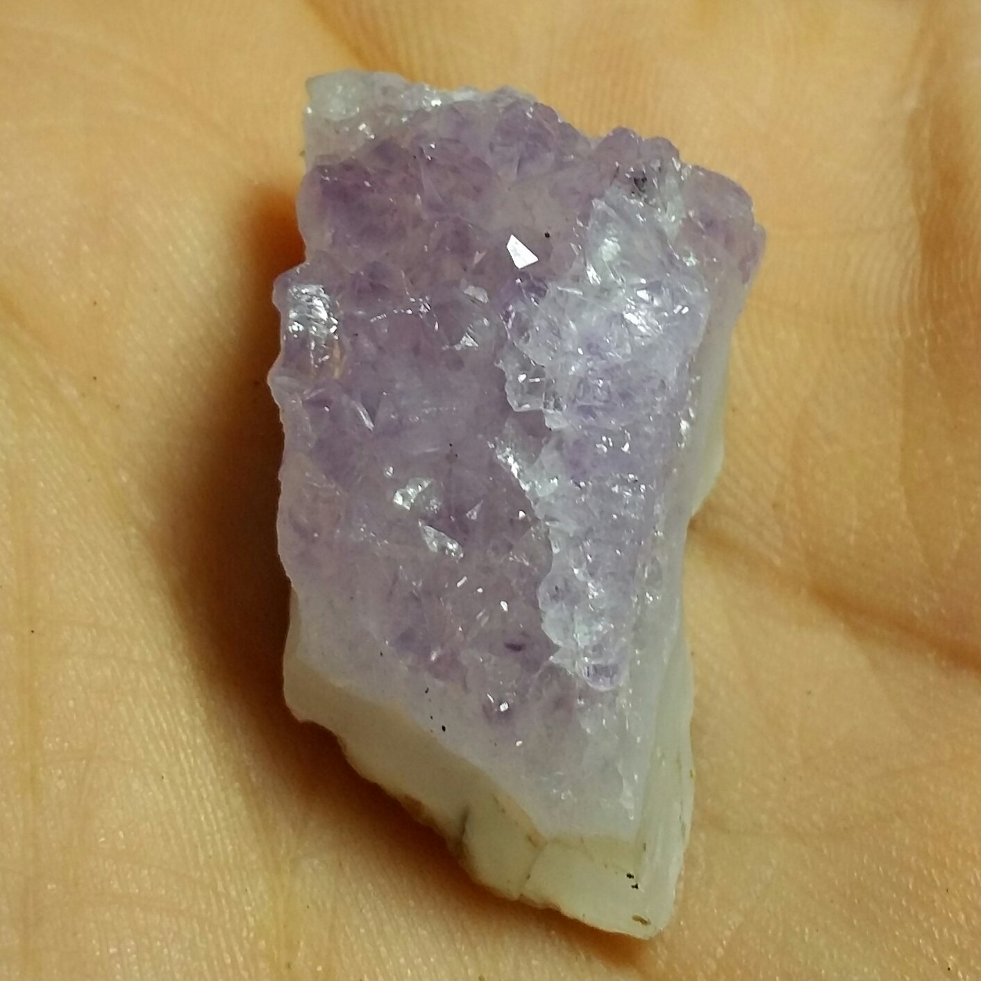 سنگ راف حبه شده آمتیس بسیاار پر رنگ بسیار زیبا دیدنی کاملا طبیعی شاهکار خلقت خااااص و بی نظیر
کد 7922