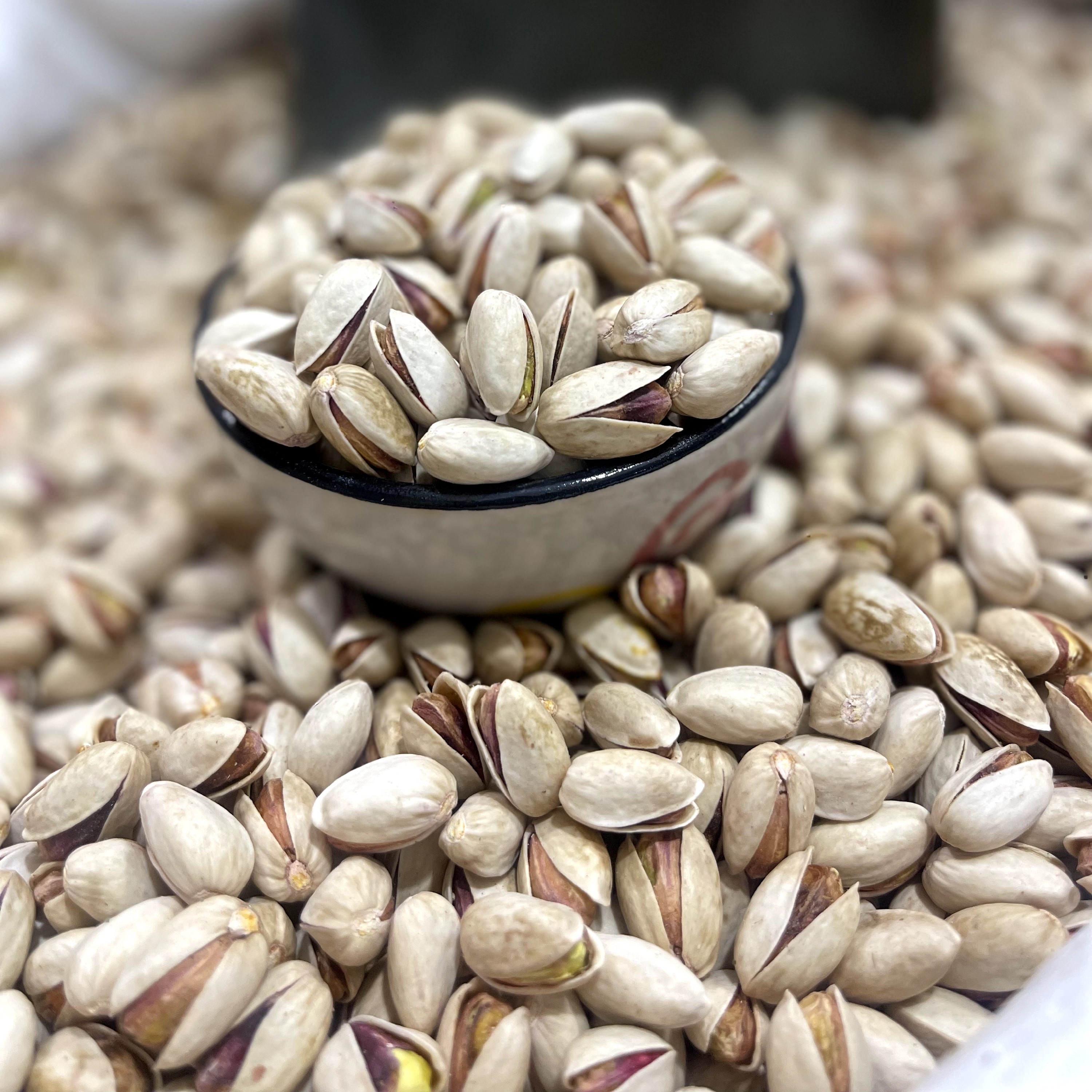 پسته بادامی درجه 1 دستچین شده( 500 گرمی)