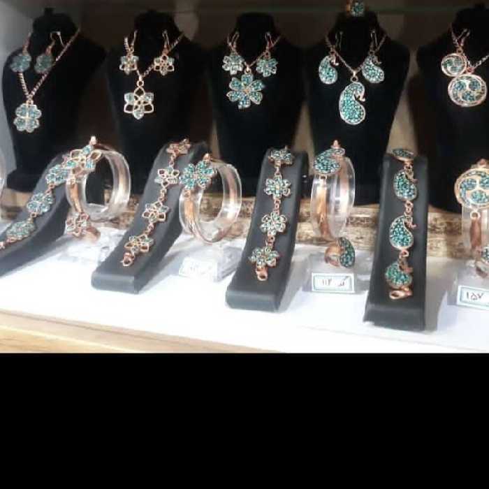 زیورآلات مس وفیروزه به صورت نیم ست وتمام ست لطفا قبل از ثبت سفارش با فروشنده هماهنگ کنید 