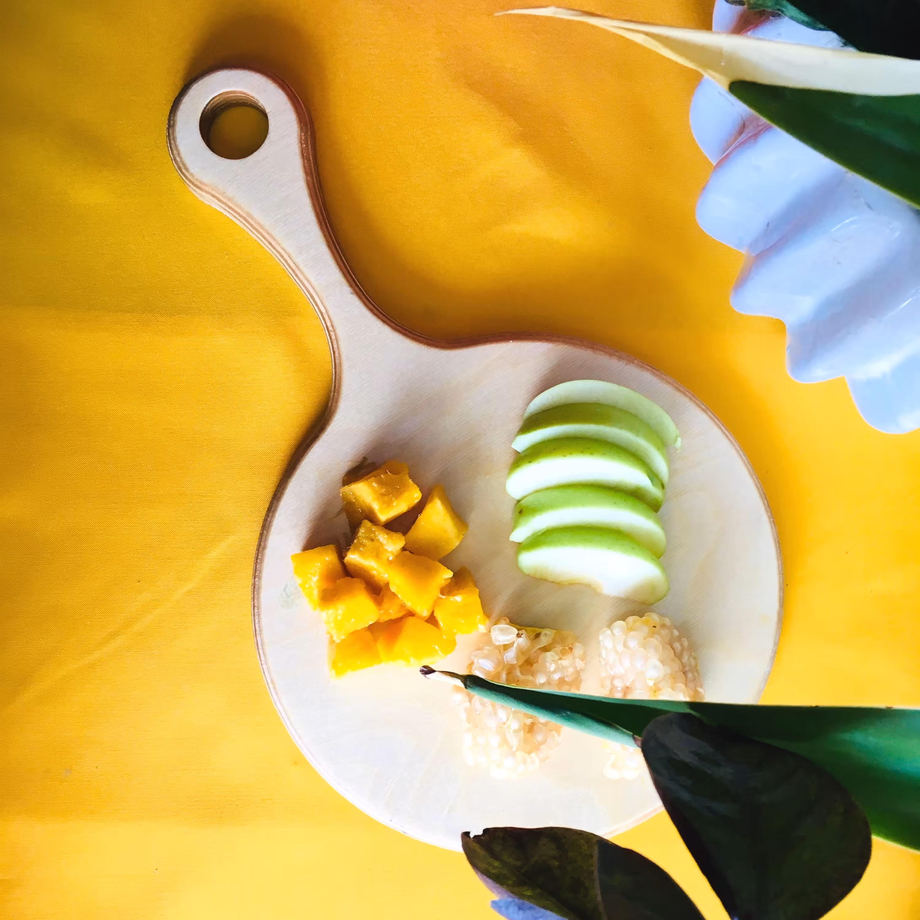 سینی چوبی پذیرایی دسته دارچوب روس پلای وود مناسب دورهمی های خاص وشیک