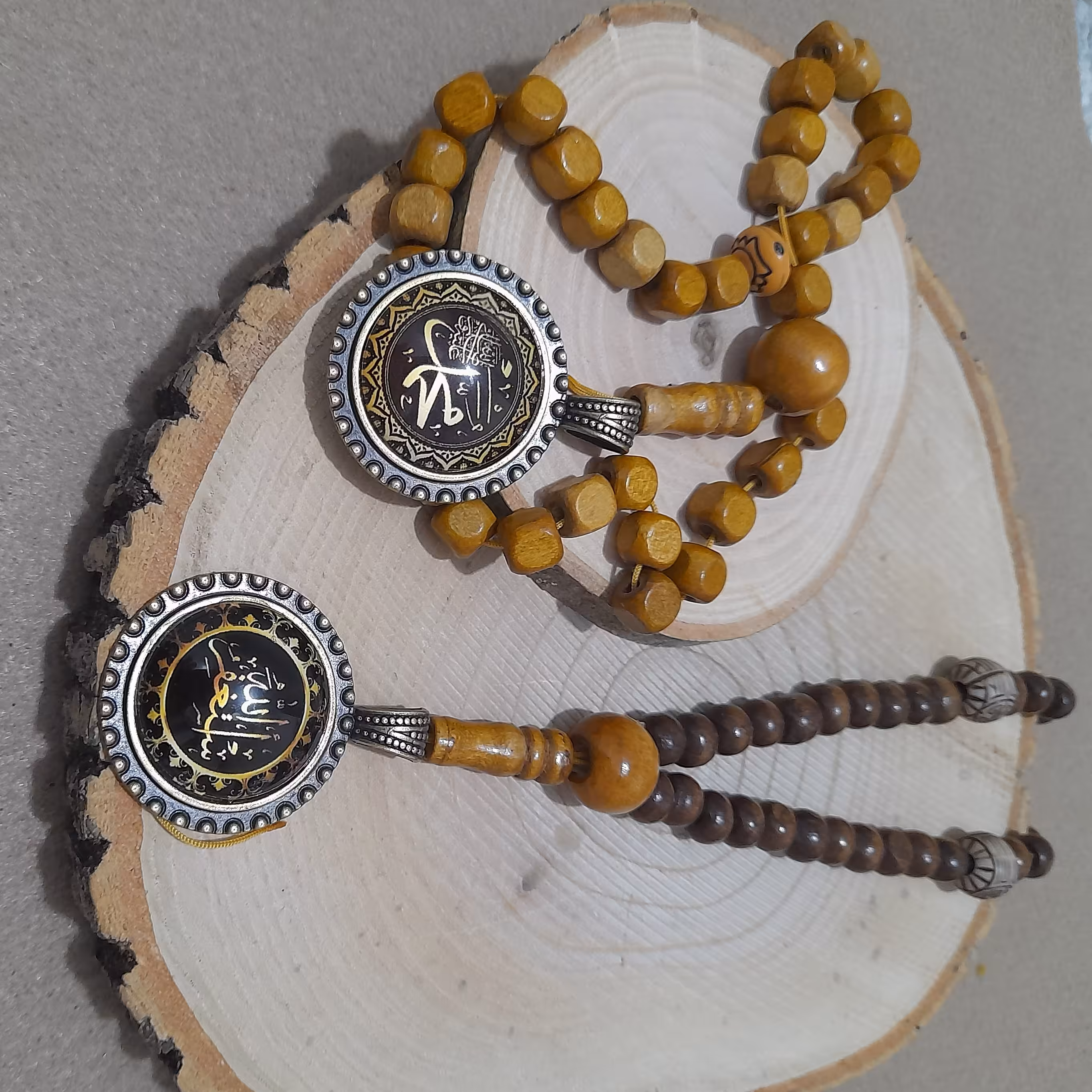 دستبند طرح تسبیح اسپرت بادوام دستساز با بهترین متریال به سفارش مشتری درطرح و رنگ چوب مختلف باسری رزین و ریشه بسیار متنوع