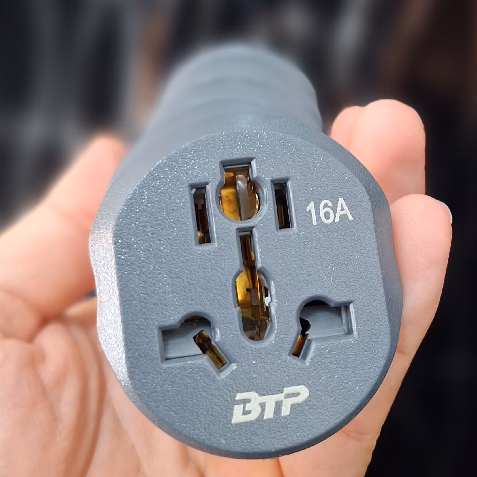 مبدل تبدیل برق  3 به 2باگارانتی و داخل برنجی 