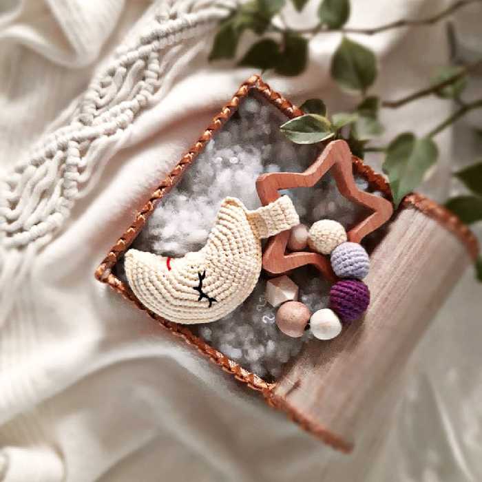 دندونگیر و جغجغه ی ماه و ستاره بافتنی و چوبی درجه یک