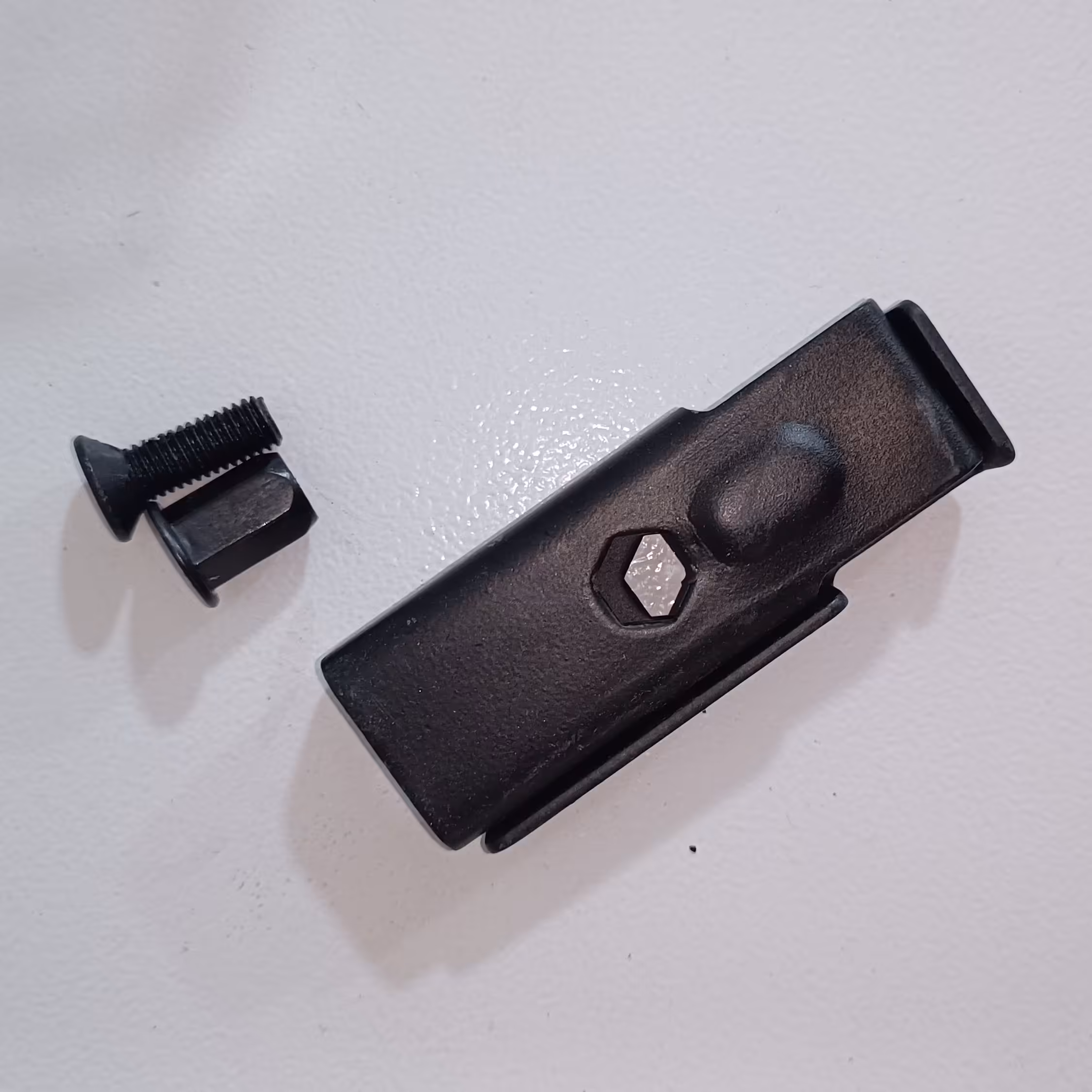 بست یکطرفه پروفیل 25 در 25  رنگ مشکی کوره ای ضخامت 2،5 میل.  ارسال پسکرایه