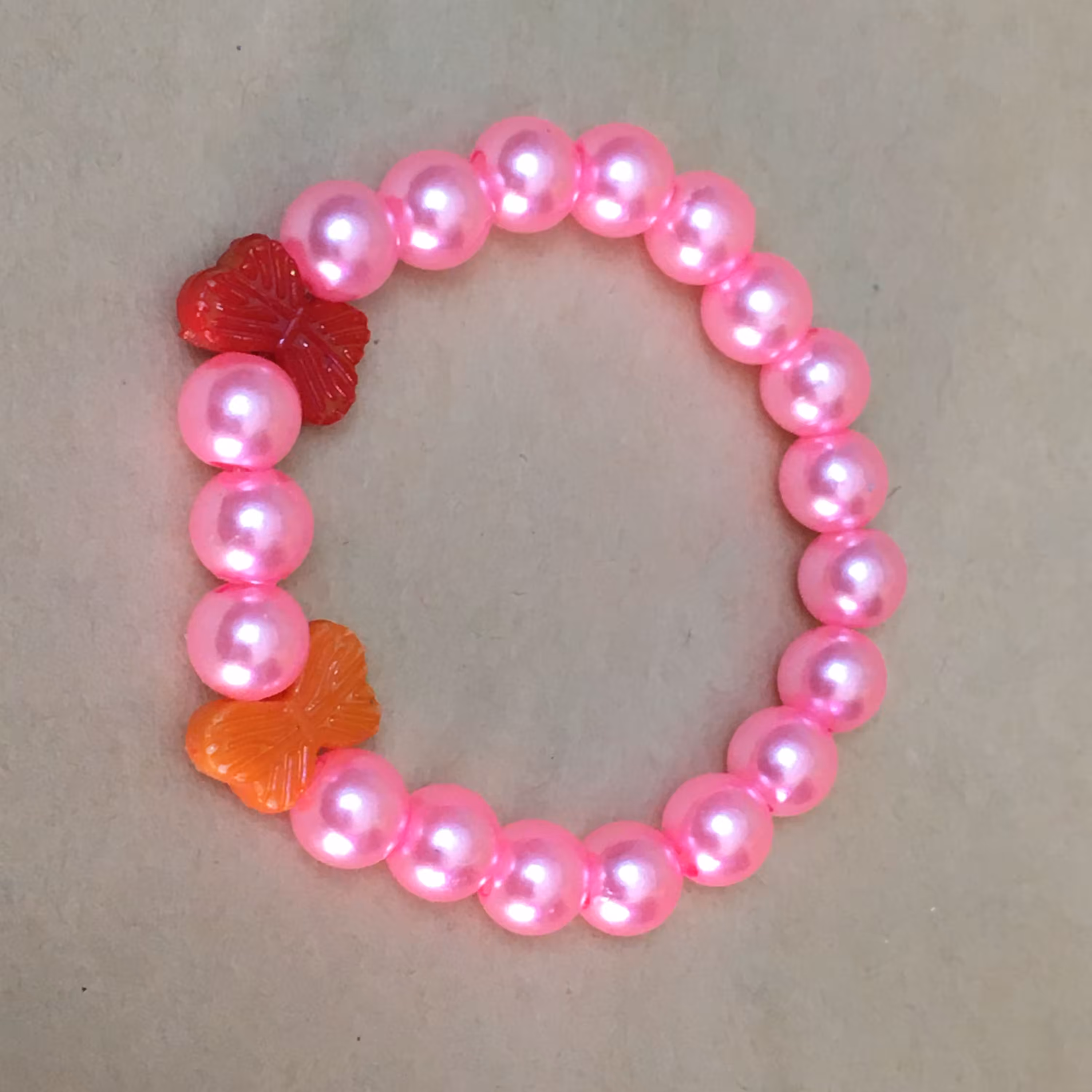 دستبند طرح مروارید صورتی پلاستیکی 