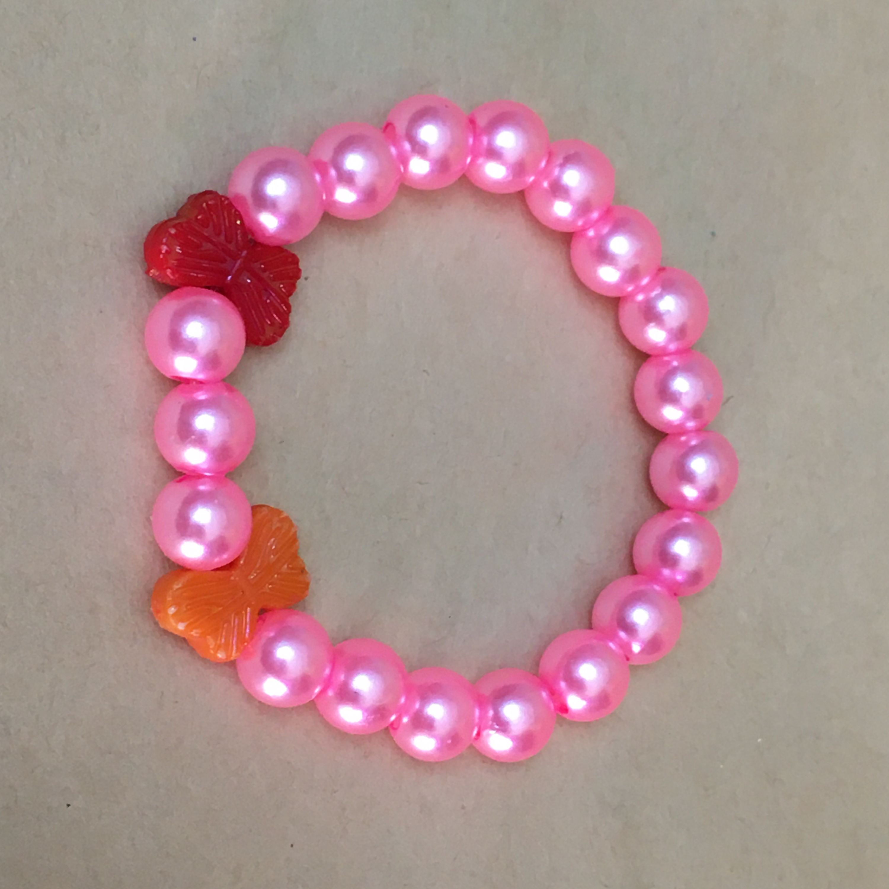 دستبند طرح مروارید صورتی پلاستیکی 