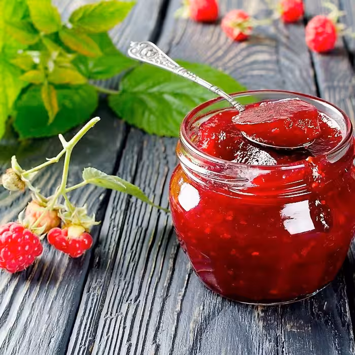 مربای توت فرنگی محلی مازند مزرعه