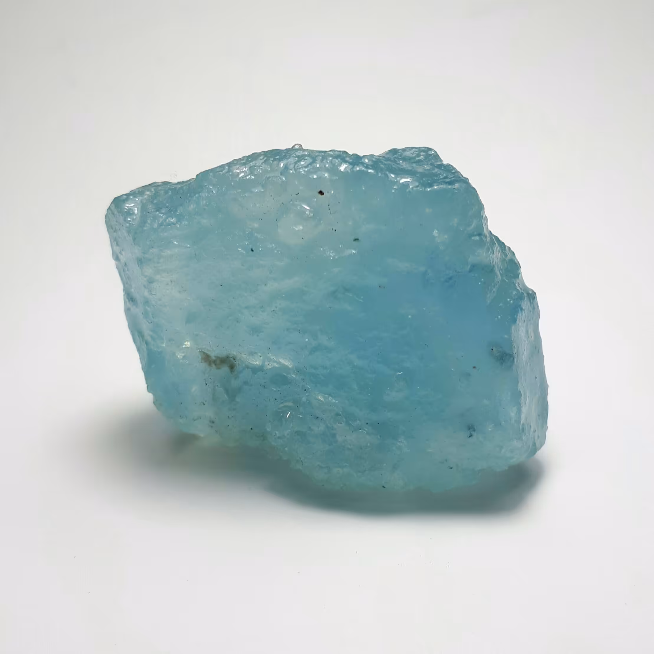 آکوامارین 265 قیراطی درشت بکر و نچرال، نمونه ای خاص و بدون مشابه