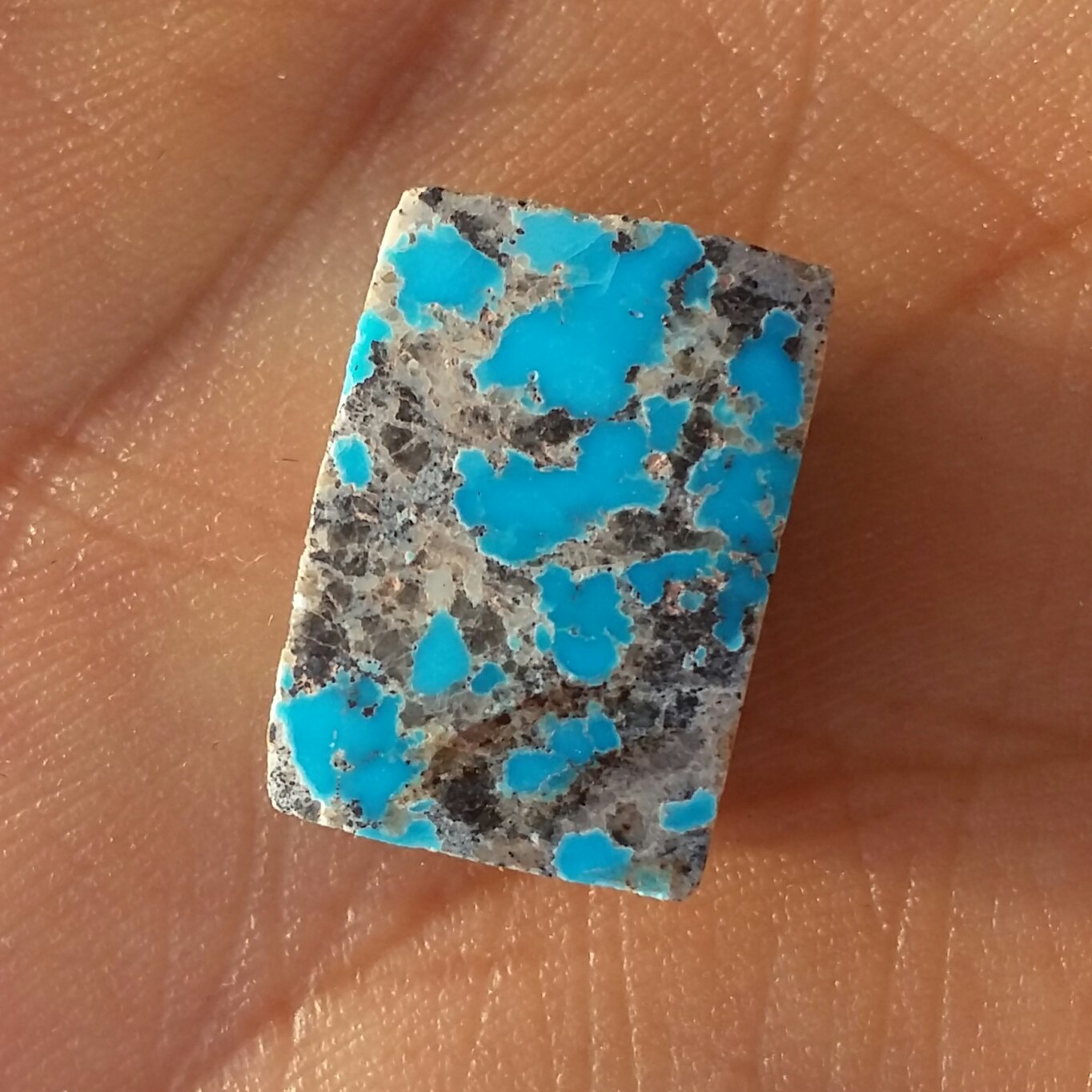 فیروزه نیشابور نگین فیروزه نیشابور خوش رنگ و بسیار فاخر بدون بهسازی کاملا طبیعی شاهکار خلقت خارق العاده کد 6786