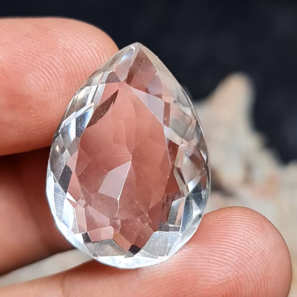 نگین فوق العاده زیبای سنگ کوارتز پاک معدنی با وزن 38.5 قیراط 

کد  26829
