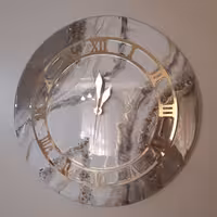 ساعت رزینی با قطر 50 سانت کار شده با کریستا ل رنگی