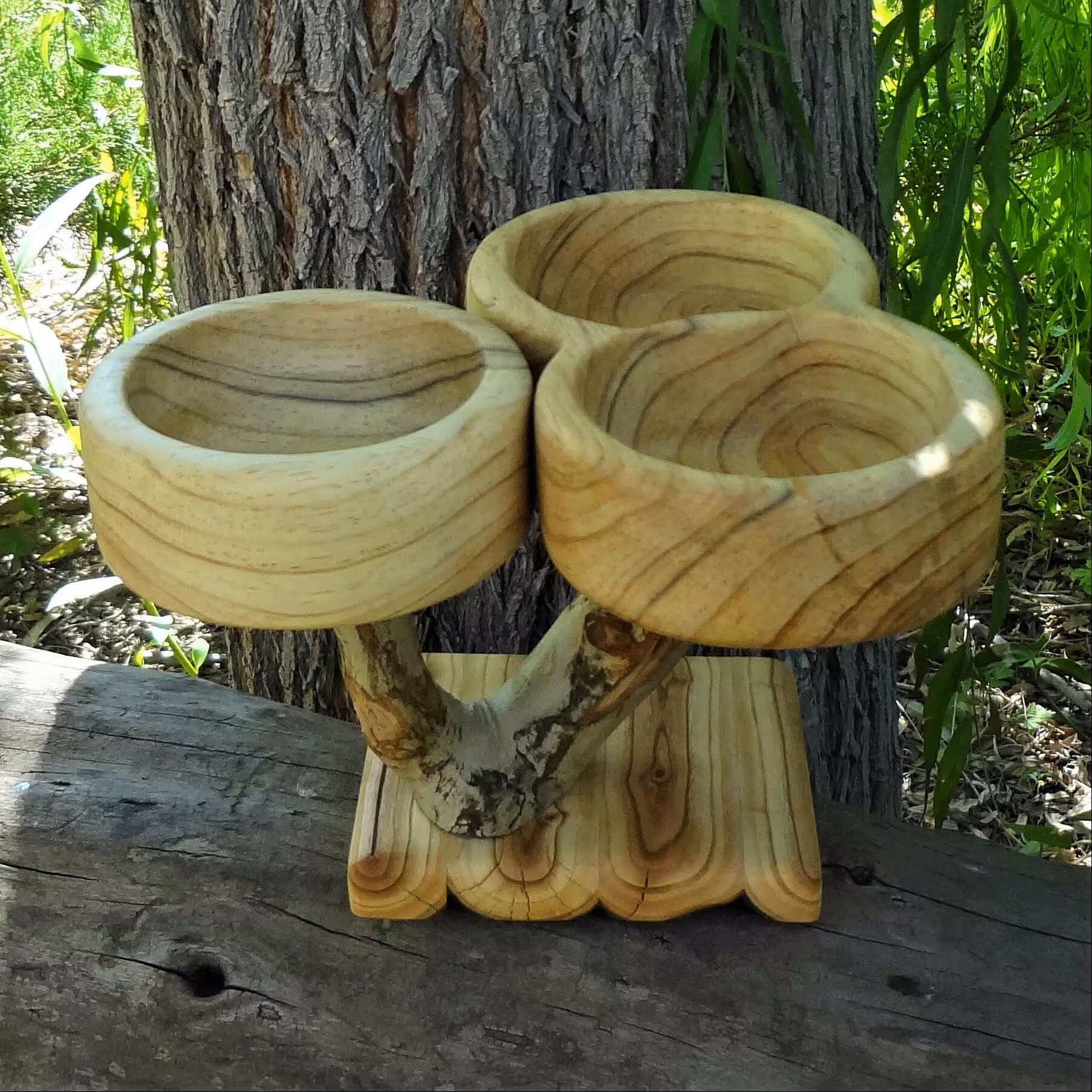 ظرف سرو پایه دار