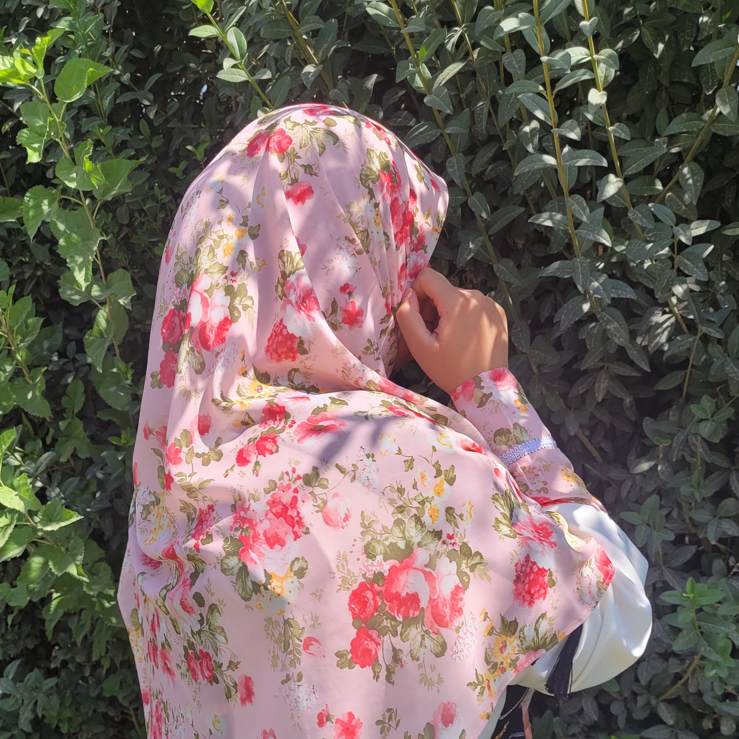 ست روسری و ساق دست صورتی پرطرفدار و دلبر
جنس حریر درجه یک تراکم بالا و لطیف