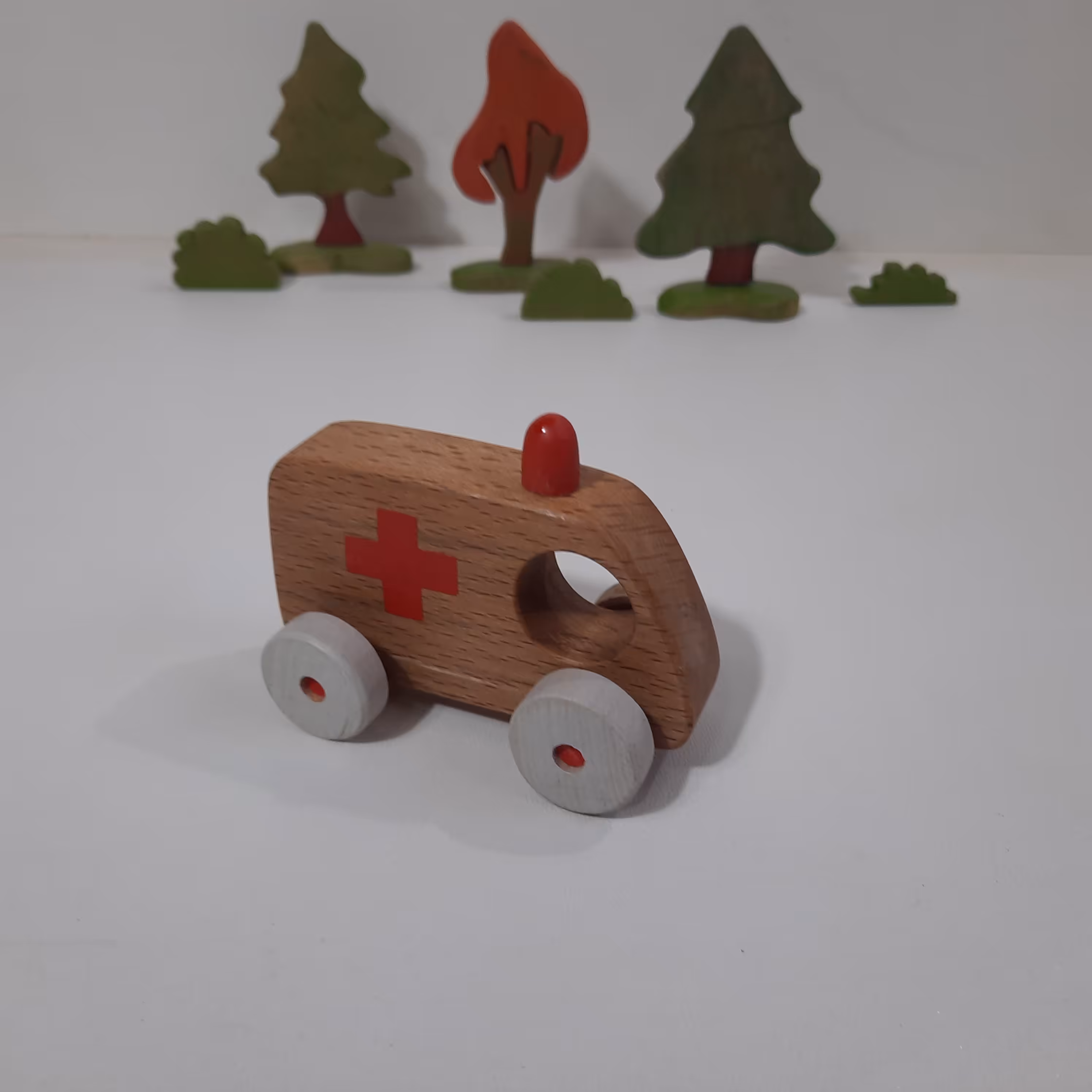 آمبولانس  اسباب بازی چوبی