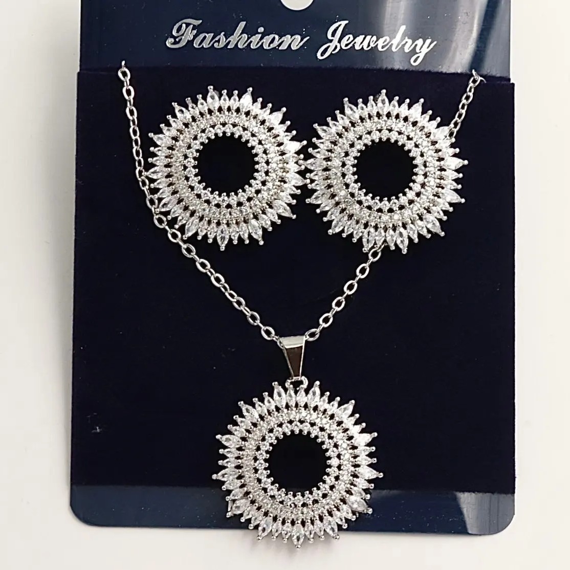 نیم ست جواهری طرح خورشید ، کیفیت عالی ، رنگ ثابت و تمام نگین ها مخراج کاری شده 