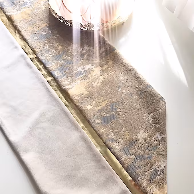 رومیزی رانر مدل ترکیبی مخمل کرم و نسکافه ای پتینه زمرد سایز140