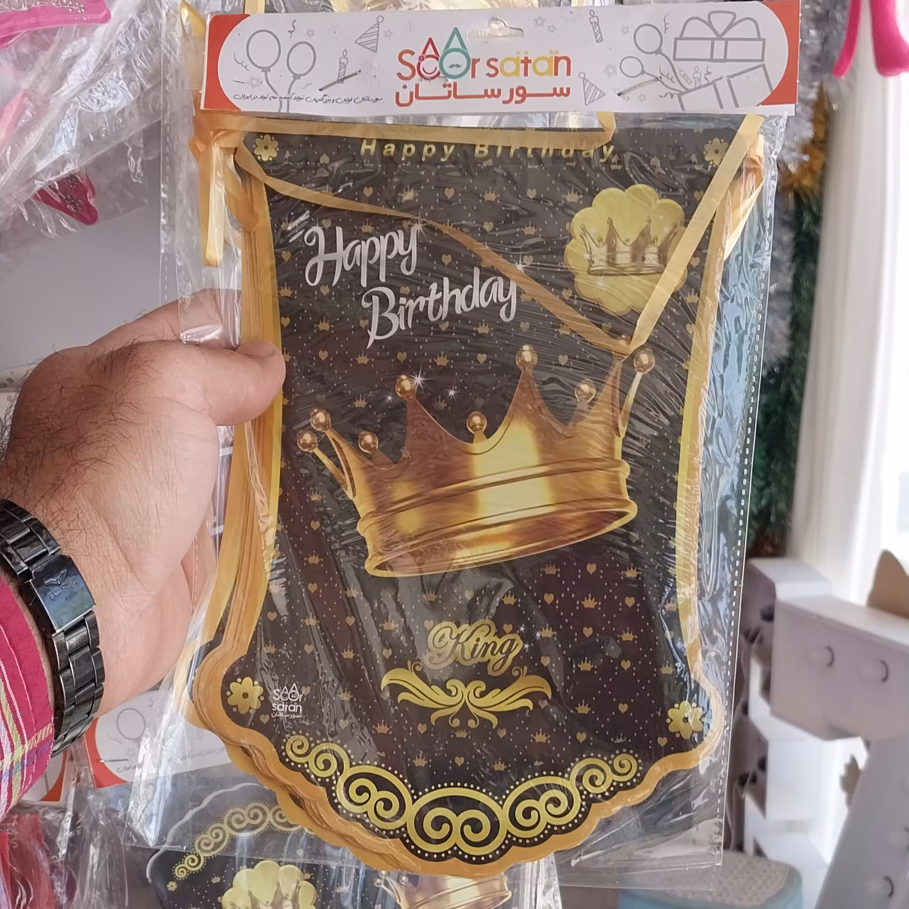 ریسه پرچمی تم تولد تاج طلایی مشکی