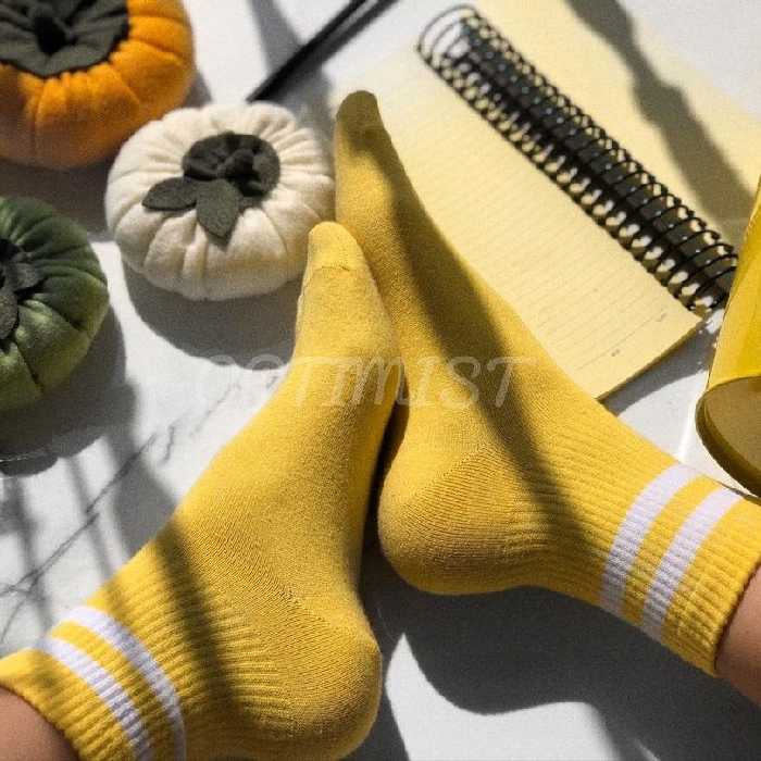 جوراب دوخط زمینه زرد نیم ساق نخ پنبه